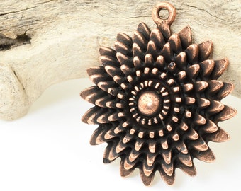 Grand pendentif Daisy - Pendentif antique de marguerite de cuivre de 39mm x 35mm - pendentif floral de printemps et d’été pour la fabrication de bijoux