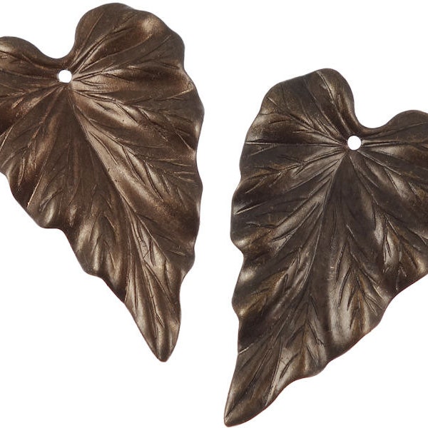 Vintaj WOODLAND LEAF Pendant - Aged Natural Brass 38mm x 23mm Leaf Charm - Dark Antique Brass Charm for Autumn Fall Jewelry (P181)
