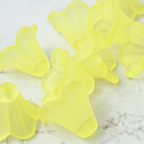 12 LEMON YELLOW Flower Beads Frosted Lucite Flower Beads Light Yellow 14mm x 10mm Lemon Yellow Jonquil Daffodil Yellow