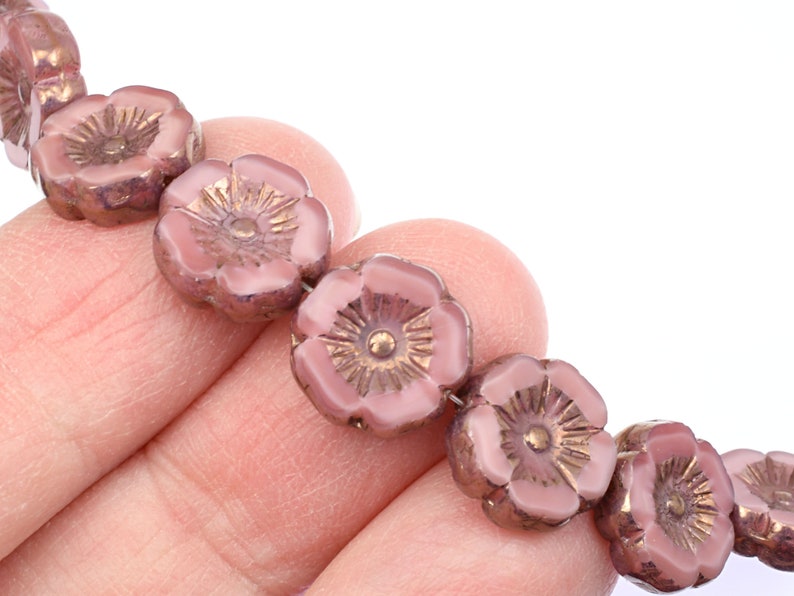 Abalorios de flores de hibisco de 12 mm Abalorios de flores rosas polvorientas Seda rosa con acabado en bronce Abalorios de flores de vidrio checo para joyería de primavera 191 imagen 7