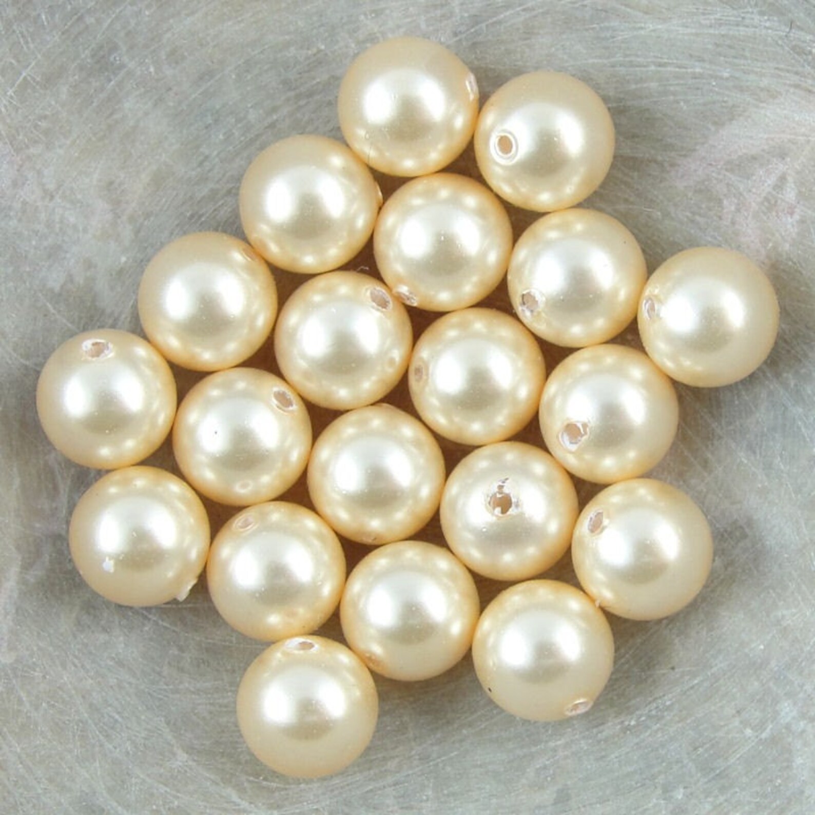 светлый жемчуг