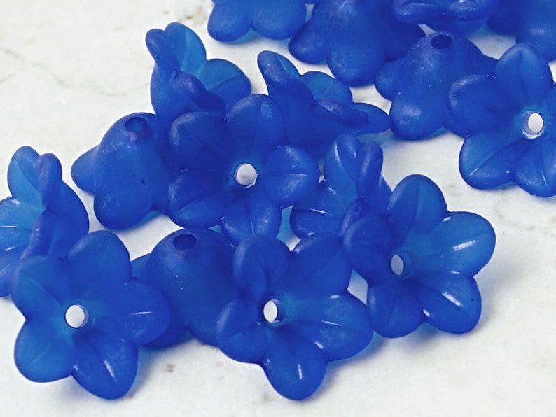 18 ROYAL BLUE Perle de fleur de Lucite givrée 7mm x 13mm Perles de fleur de trompette Saphir Bleu Cobalt image 1