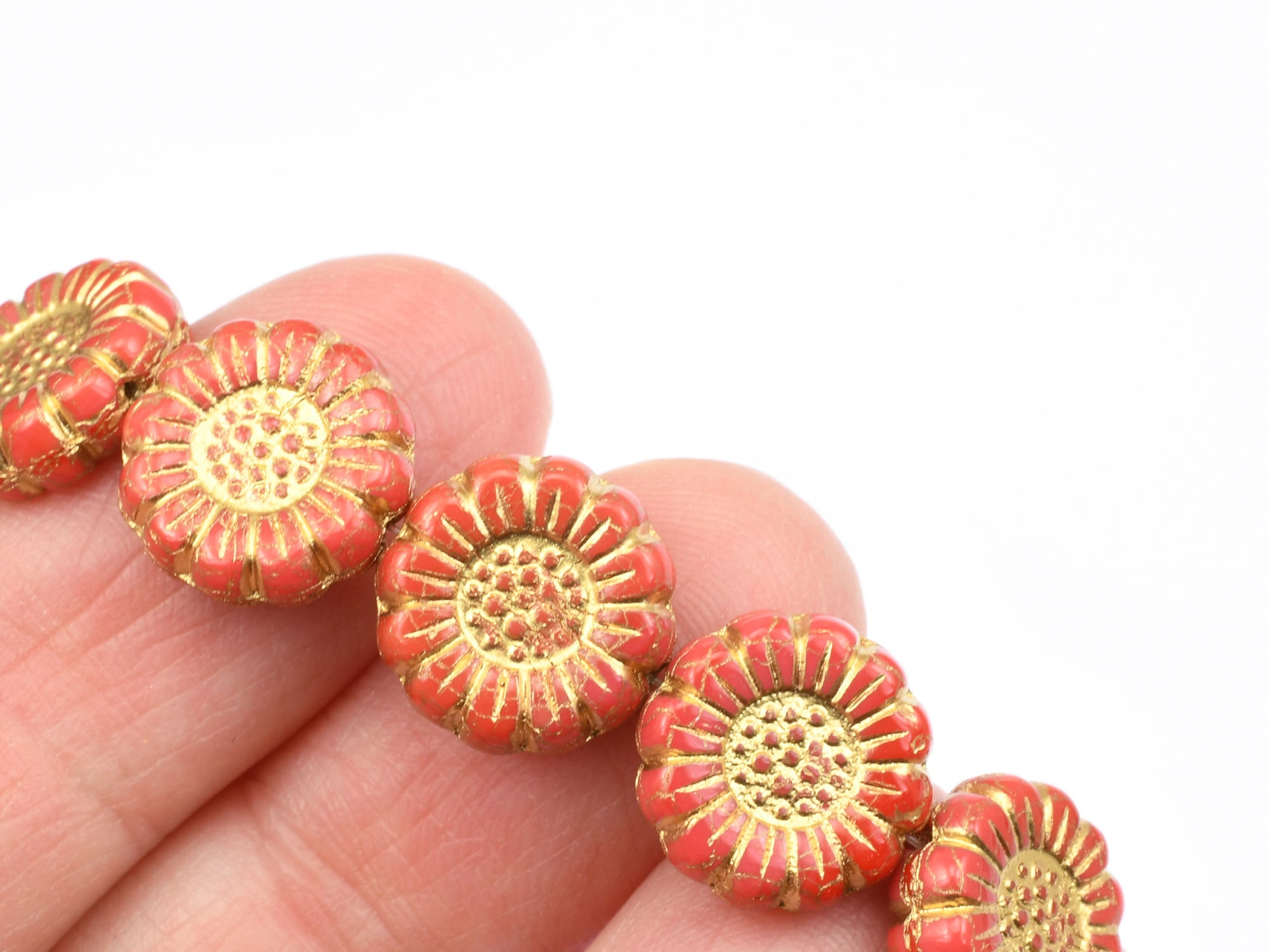 13mm ひまわりビーズ - コーラルレッド不透明ゴールドウォッシュチェコ