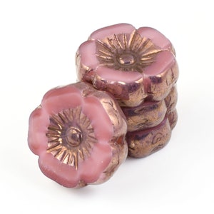 Abalorios de flores de hibisco de 12 mm Abalorios de flores rosas polvorientas Seda rosa con acabado en bronce Abalorios de flores de vidrio checo para joyería de primavera 191 imagen 2