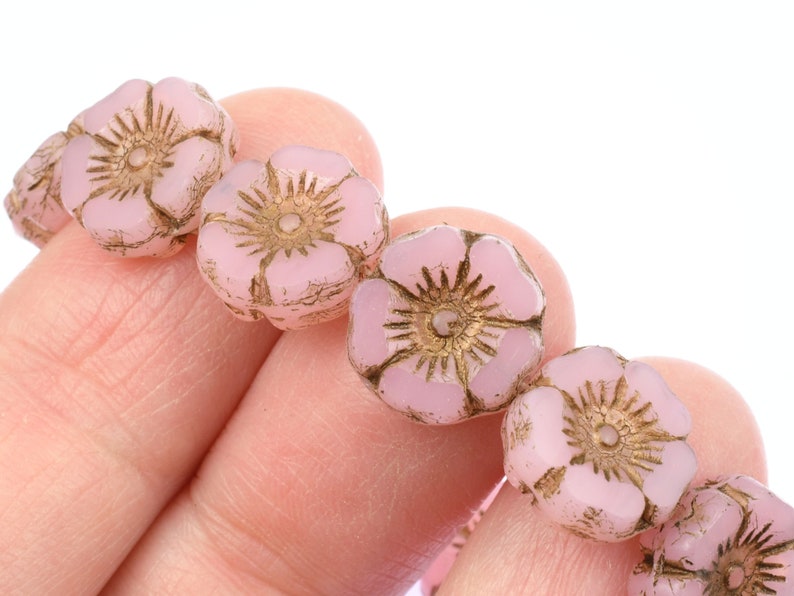 12mm Hibiscus Flower Beads Pink Opaline with Antique Finish Czech Glass Translucent Pastel Light Pink Beads for Flower Jewelry 092 zdjęcie 5