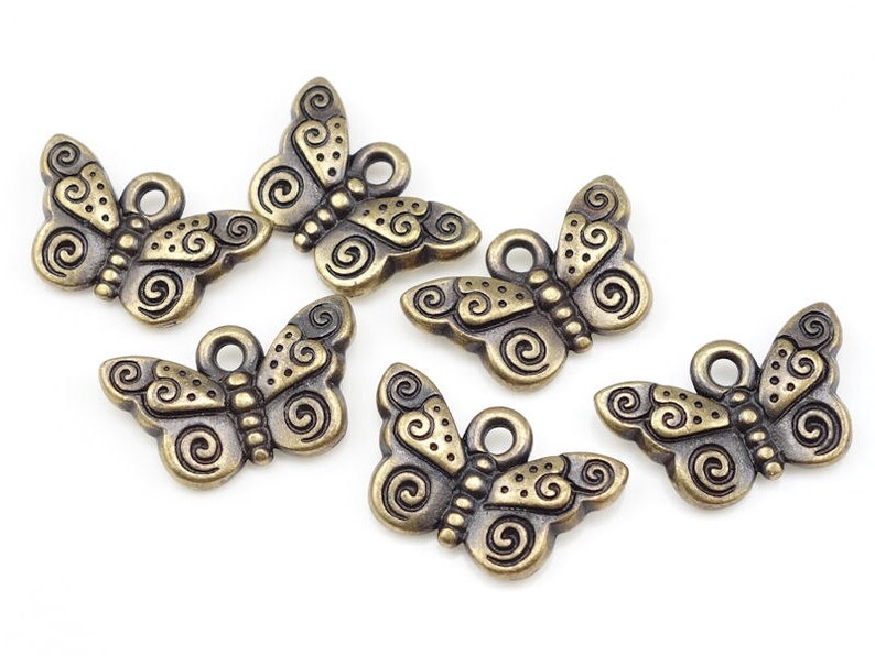 Antiguos Amuletos de latón Mariposa Encantos TierraCast Spiral Butterfly Summer Charms Insect Charms Bug Charms Bronze Charms P1096 imagen 1