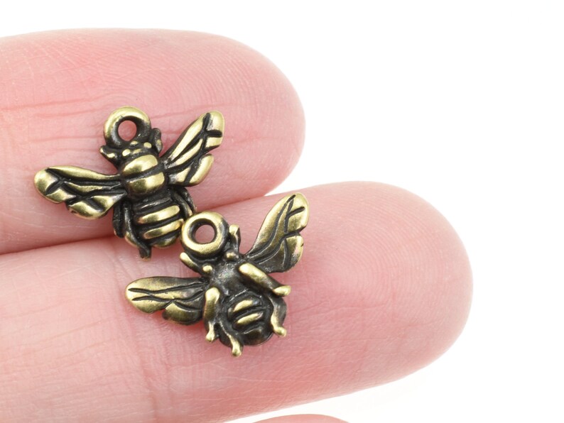 Antique Brass Charms TierraCast Honeybee Charms Bronze Honey Bee Charms 16mm x 12mm Insect Bug Bee Charms Tierra Cast P1968 zdjęcie 4