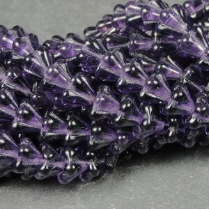 50 Baby Bell Flowers Verre tchèque 4mm x 6mm Perles Perles de fleurs violettes tanzanite foncées Petites perles de fleurs en verre pour la fabrication de bijoux image 3