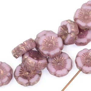 Perles de fleurs dhibiscus de 12mm Opaline rose avec bronze violet Perles de printemps pour bijoux dété Perles rose clair pour bijoux en fleurs 100 image 2