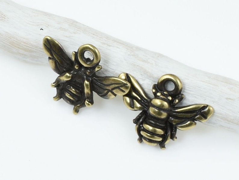 Antique Brass Charms TierraCast Honeybee Charms Bronze Honey Bee Charms 16mm x 12mm Insect Bug Bee Charms Tierra Cast P1968 image 3