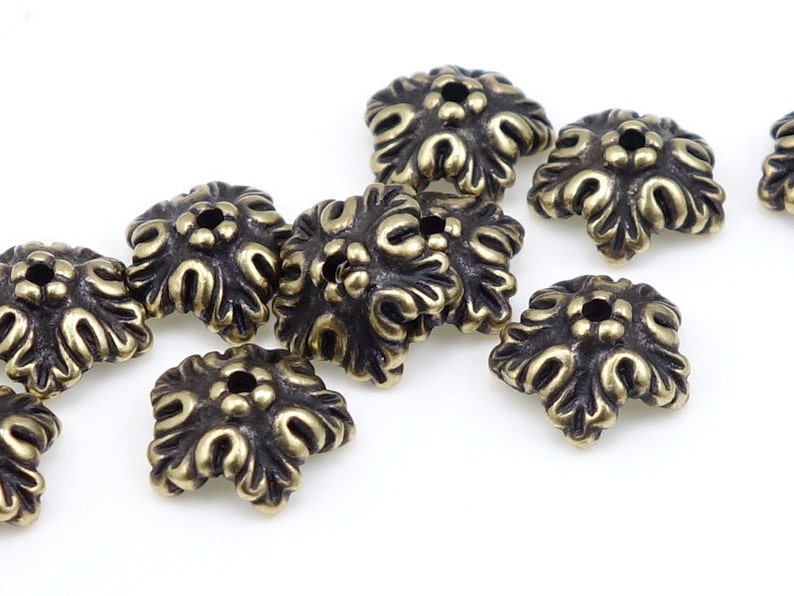 Capuchons de perles en laiton antique Capuchons de perles en laiton foncé en feuille de chêne de 9 mm Perles métalliques en étain TierraCast pour bijoux d'automne Bronze PAC8 image 1