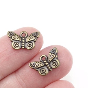 Antiguos Amuletos de latón Mariposa Encantos TierraCast Spiral Butterfly Summer Charms Insect Charms Bug Charms Bronze Charms P1096 imagen 3