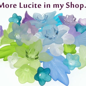18 BABY BLUE Lucite Flower Bead 7mm x 13mm Trumpet Flower Beads Frosted Lucite Flower Light Sapphire Blue Flower Beads Bild 2