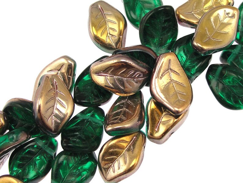 25 Green Leaf Beads 14mm X 9mm Czech Glass Leaves Emerald Etsy