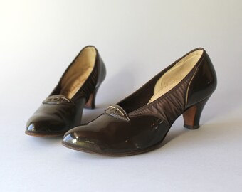 Vintage Brown Patent Pumps / 1960s does 1930s Dr. Scholl's High Vamp 30s Style 60s Patent Shoes