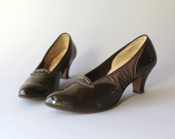 Vintage Brown Patent Pumps / 1960s does 1930s Dr.… - image 1