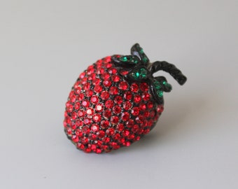 Details about   Vintage Red Green Black Strawberry Brooch & Earrings By WEISS 102416 
