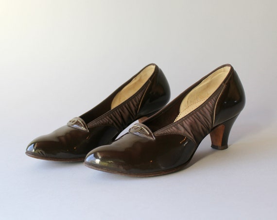 Vintage Brown Patent Pumps / 1960s does 1930s Dr.… - image 2