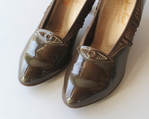 Vintage Brown Patent Pumps / 1960s does 1930s Dr.… - image 5