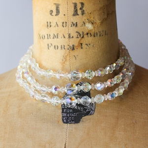Collana a tre fili di cristallo anni &#39;50 / Collana a più fili di cristallo trasparente con perline anni &#39;50 e &#39;60