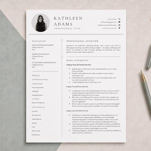 Overzichtelijk cv-sjabloon, digitaal te downloaden, professioneel cv-ontwerp, modern carrièredocument, aanpasbaar, bewerkbaar Word-formaat, geschikt voor portretfoto.