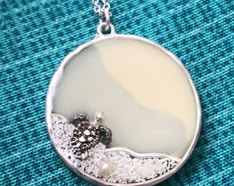 Conjunto de joyas de tortuga de resina: collar y pendientes