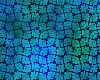 Puede incluir: Una tela azul y verde con un patrón repetitivo de formas de abanico estilizadas. La tela tiene un efecto acuarela sutil.