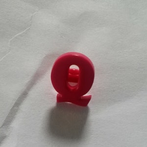 Alfabeto letra Q varios colores novedad botón 11 mm