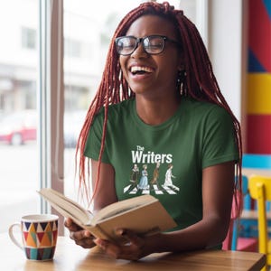 Camiseta escritores | Regalo literario para lectores | Autores clásicos estilo Abbey Road imagen 5