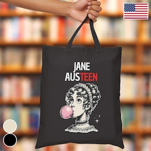 Puede incluir: Bolso tote negro con el texto "JANE AUSTEEN" y un gráfico de una mujer soplando una burbuja de chicle. La ilustración es en blanco y negro con una burbuja rosa. El bolso tiene dos asas negras.