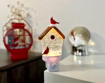 Lighted Cardinal Birdhouse Night Light – Cozy Winter Plug-In Lamp, Snowy Bird Decor, Christmas Night Light Gift, Farmhouse Home Accent