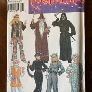 Peut inclure: Patron de couture Simplicity Costumes numéro 3616 pour la confection de costumes d'Halloween. Le patron comprend des instructions pour la confection d'un costume de sorcier, de la mort, de ninja, de chat, de singe et de pyjama. Le patron est disponible en tailles XS, S, M, L et XL.