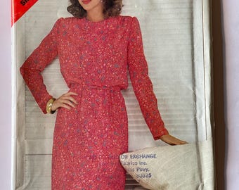 新しい未カットサイズ 14-18 ミセスドレス & ベルト縫製パターン、Butterick 5057