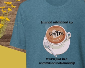 No soy adicto al café, solo estamos en una relación comprometida, camiseta divertida, camiseta de humor, camiseta unisex