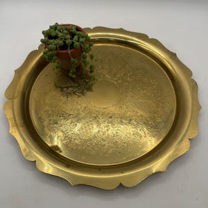 Vintage Ornate Etched Brass Decorative Tray with Scalloped Edge Detail / 12&quot; Round Brass Serving Tray / Vintage Round Tray / jewelry tray