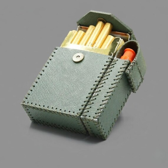 cigarette case with lighter holder Handcrafted Leather - Compatible with Zippo - King Size / No / Black Keeps your cigarettes and lighter neatly and handy X-LIGHTER Vintage Cigarette Case with