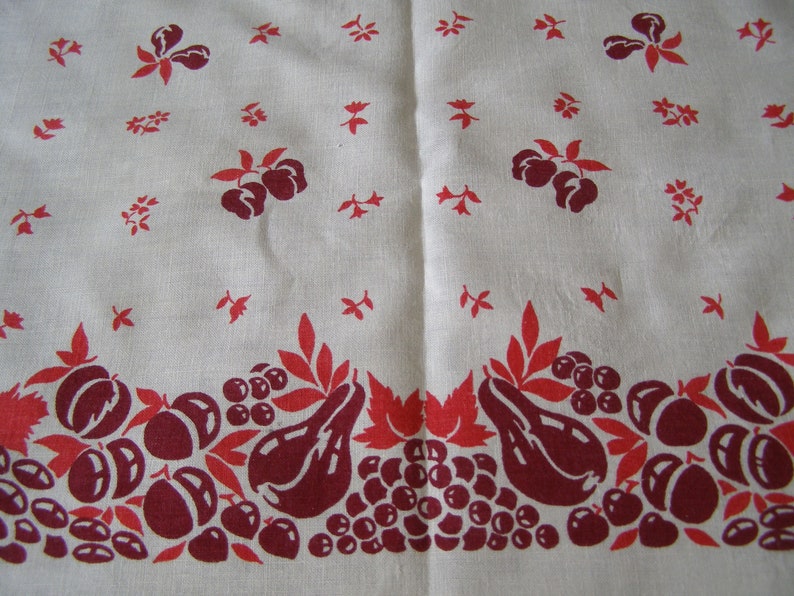Vintage Tablecloth ~ Fruit Flowers Cottage Pink Purple Leaves