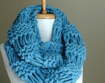 Blue Chunky Knit Infinity Scarf, Circle Scarf, Knitted Women's Wool Winter Scarf, Chunky Wool  Neck Scarf Loose Knit, Drop Stitch Scarf