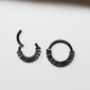 Anillo de septum con cierre a presión de titanio negro de grado implante, anillo de septum con gema baguette verde, aro de septum con gema Vitrail