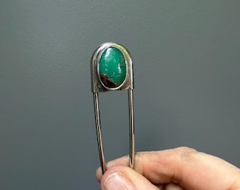 Llavero pequeño de crisoprasa con imperdible gigante