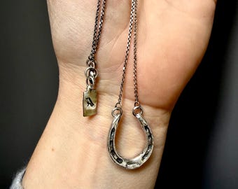 Collar de herradura de plata de ley: Amuleto de la buena suerte