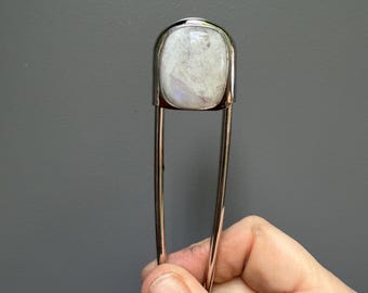 Llavero con imperdible gigante de piedra lunar mediano