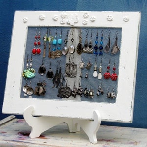 Shabby Chic EARRING HOLDER DISPLAY Rack / Cream / 25 - 35 Earrings, jewelry display, jewelry organizer