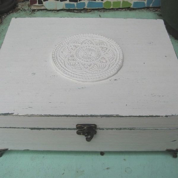Jewelry Box Creamy-Dreamy "Shabby Chic" , jewelry storage, jewelry organizer, ring cabinet*** Buy 1 From The Shop And Get 1 Small Gift ***