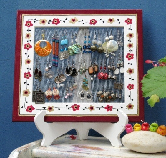 Screen earring holder outlet