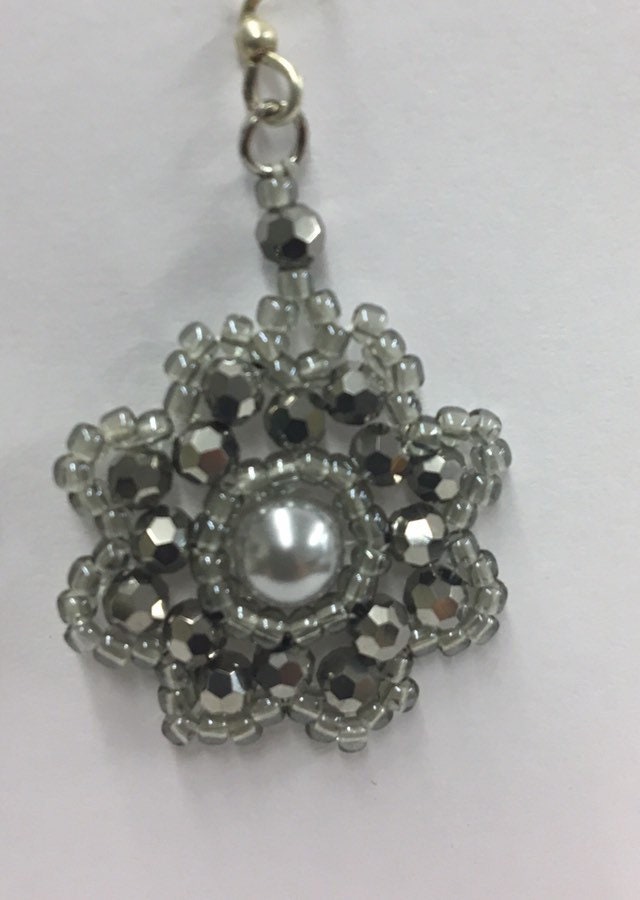 Anciennes Boucles D'oreilles Pendantes - Perle Grise Naturelle & Motif Fleur - Plaqué Or - Occasion