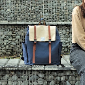 Zaino scolastico unisex resistente all'acqua, zaino da viaggio in tela cerata, zaino per laptop con cinturino in pelle per il lavoro - CARTER 308 blu navy/crema