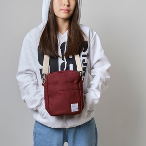 Mini Canvas Crossbody Travel Leichte Canvas-Tasche für Unisex, Travel Lightweight Alltagstragetasche,  Koala 208 Rose Red
