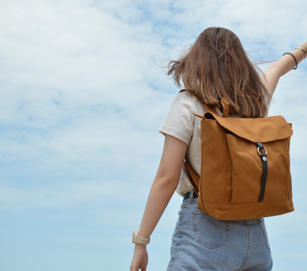 canvas backpack honey leather and Crazy Horse Adventure side water bottle pockets 25L Traveler Canvas Backpack