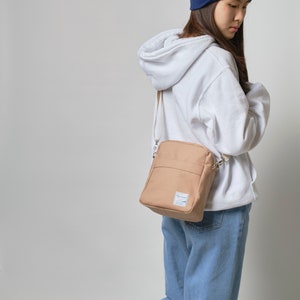 Sac à bandoulière en toile cirée pour femme, sac messager légère avec doublure résistante , plusieurs compartiments Koala 208 en or rose